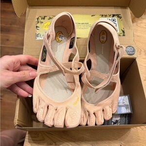 Vibram Fivefingers V-Soul 38 Like New with box